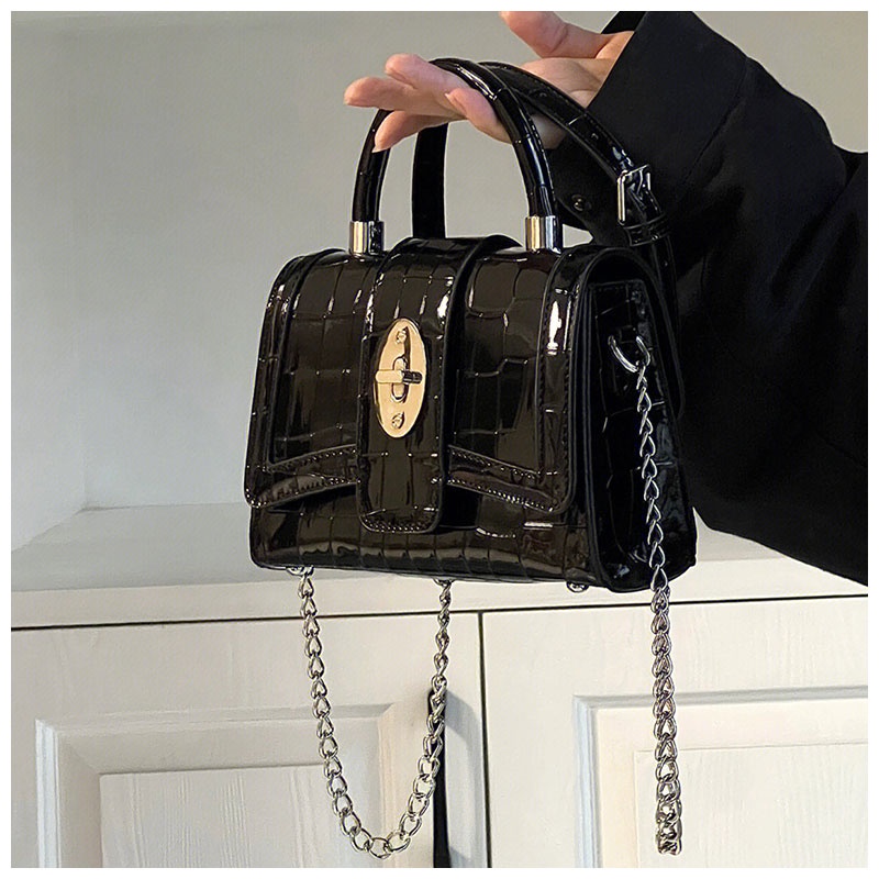 CHIC JOY / Chất Lượng Cao Túi Xách Da Bóng Đeo Vai Phối Dây Xích Thời Trang Đi Xe Máy Cho Nữ