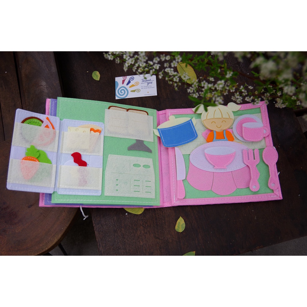 Sách Vải Một Ngày Của Bé - Phiên Bản Bé Gái - Quà Tặng Đồ Chơi Cho Bé