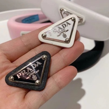 Prada Trâm Cài Áo Hình Tam Giác Bằng Kim Loại Cho Nam / Nữ