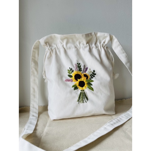 Túi tote đeo chéo thêu tay MIA vải canvas đẹp có rút miệng