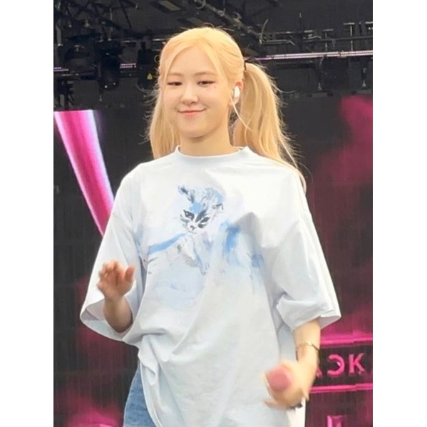 Áo phông sound check in hình mèo giống Rosé Blackpink Born Pink Tour