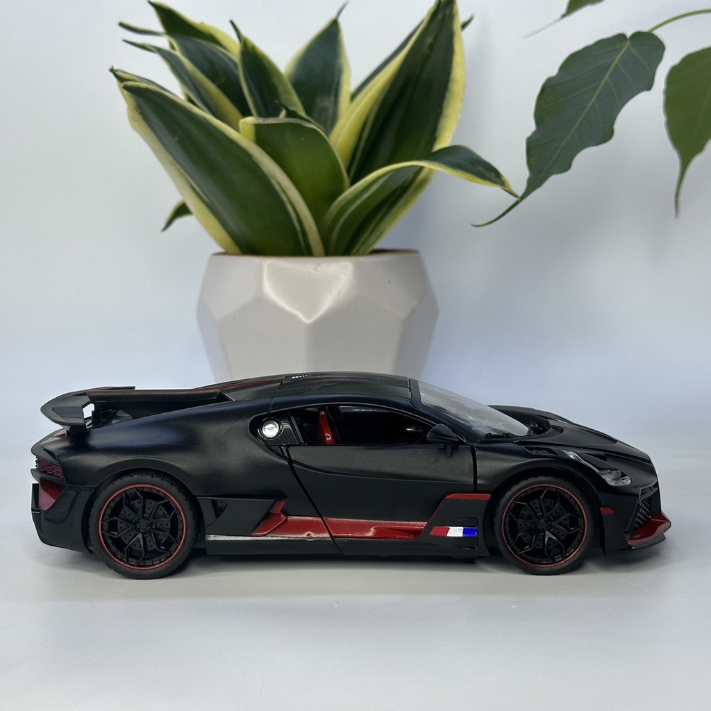 Mô hình siêu xe Bugatti Divo tỷ lệ 1:24 bằng kim loại mẫu Hypercar cực hiếm