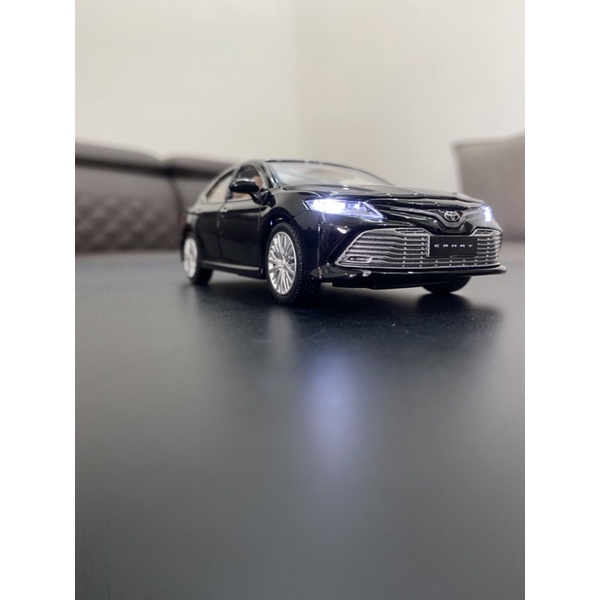Xe mô hình Toyota Camry tỷ lệ 1/34 màu trắng cực đẹp