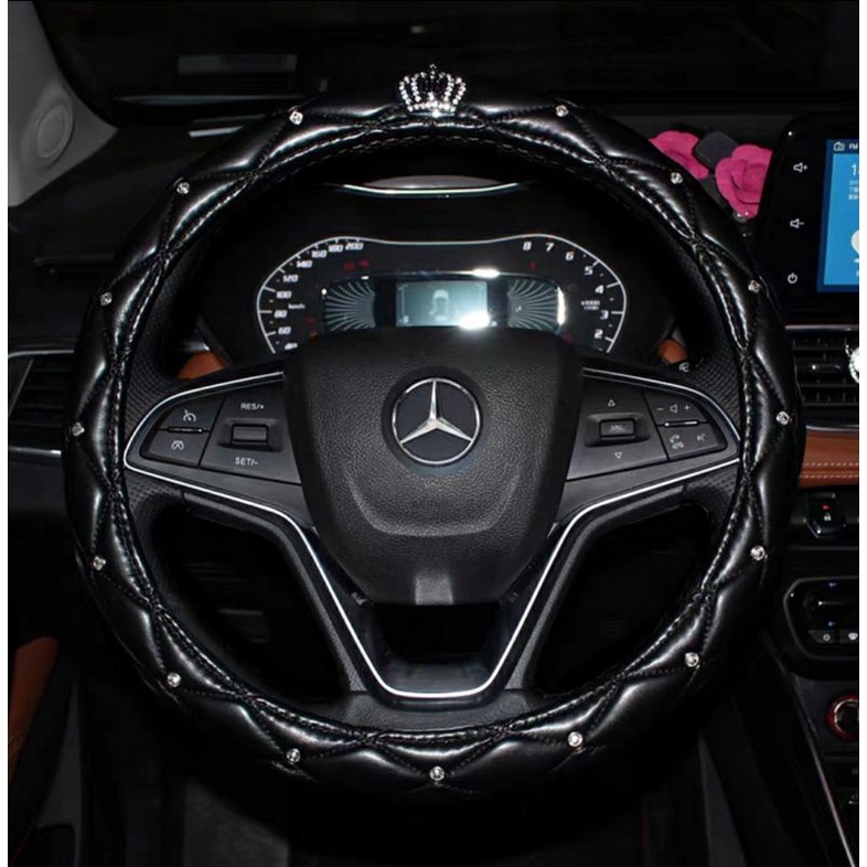 Phụ kiện ô tô đính đá vương miện