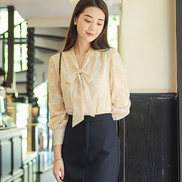 Áo Sơ Mi Màu Be Cao Cấp Thêu Họa Tiết Thời Trang Mùa Thu 2023 CF1