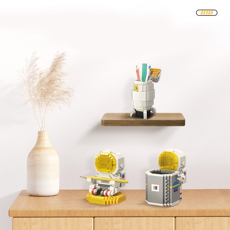 Bộ Đồ Chơi Lắp Ráp Mô Hình Phi Hành Gia Màu Dạ Quang Kèm Giá Đỡ Độc Đáo Cho Bé