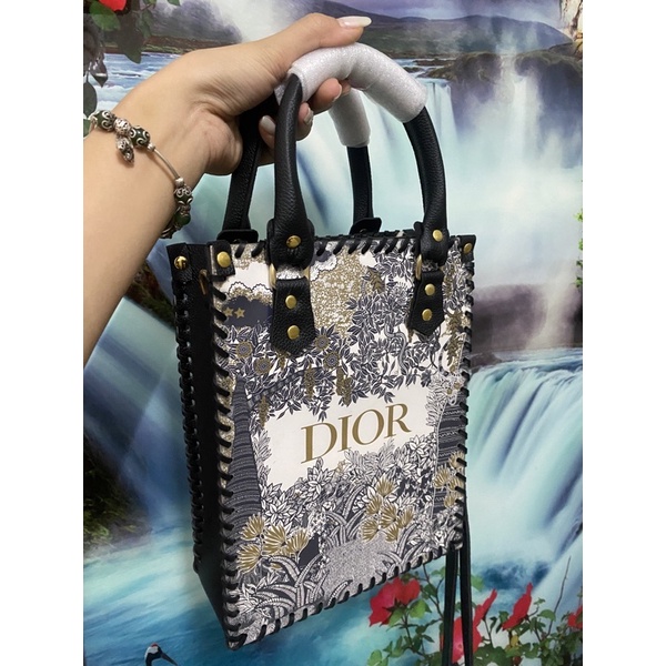 Túi giấy custom đan dây phong cách độc đáo