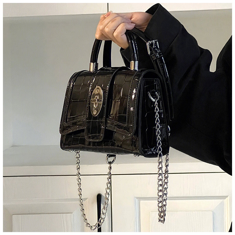 CHIC JOY / Chất Lượng Cao Túi Xách Da Bóng Đeo Vai Phối Dây Xích Thời Trang Đi Xe Máy Cho Nữ