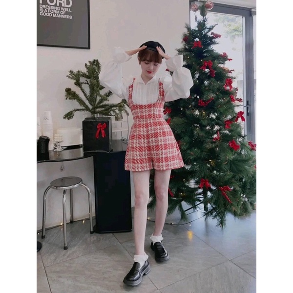 SET Yếm quần đỏ/caro kèm Áo sơ mi trắng tay phồng NÀNG CLOSET
