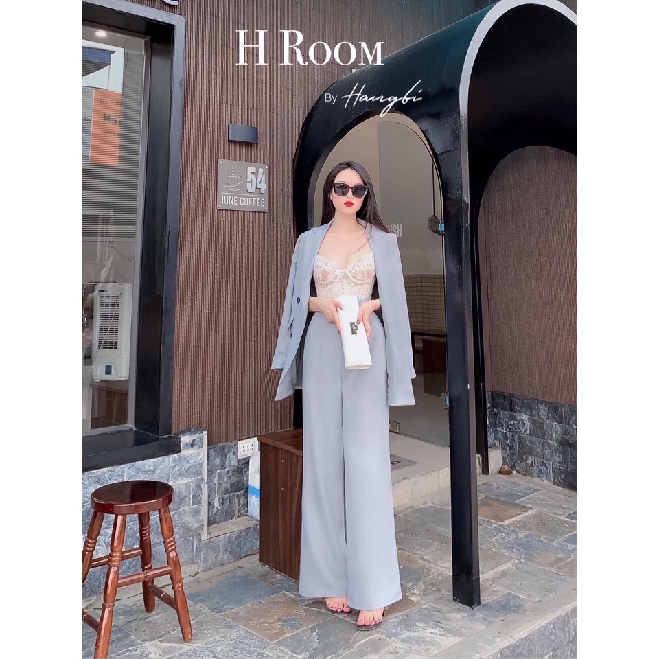 Set vest dài 2 món. CÓ 1 màu. KÈm hình chụp thật 100%. Size dưới 55kg vừa. Mua nhanh kẻo hết nha mấy chế ơiiii