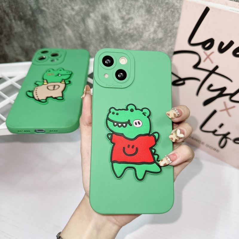 Ốp lưng ip pro camera xanh lá kèm hoạ tiết cá sấu áo nâu - áo đỏ dành cho ip