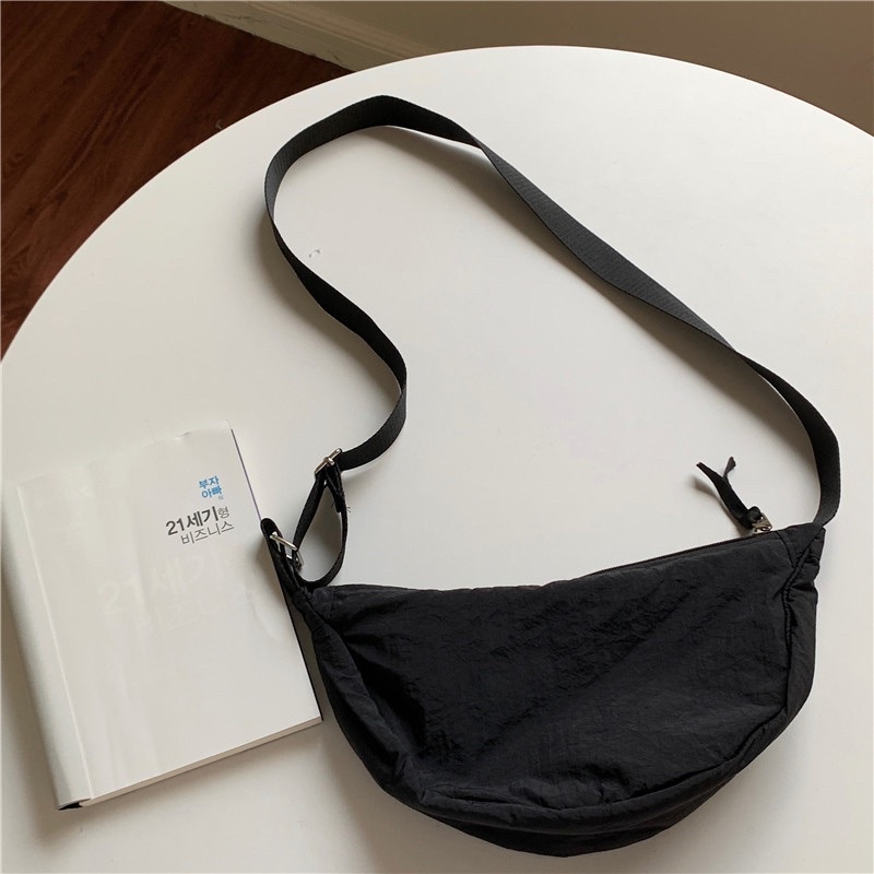 Túi Đeo Chéo Hình Bán Nguyệt Vải Dù Nam Nữ