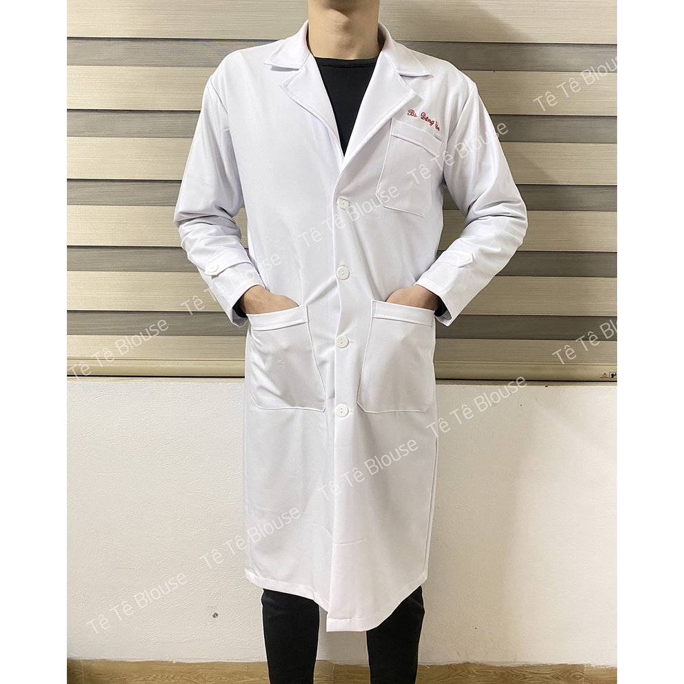 Áo Blouse Nam Cộc, Dài Tay Dáng Ngang Gối Cao Cấp, Vải Co Giãn, Không Nhăn dùng làm quà tặng cho Bác sĩ, có thêu tên