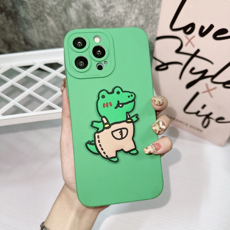 Ốp lưng ip pro camera xanh lá kèm hoạ tiết cá sấu áo nâu - áo đỏ dành cho ip