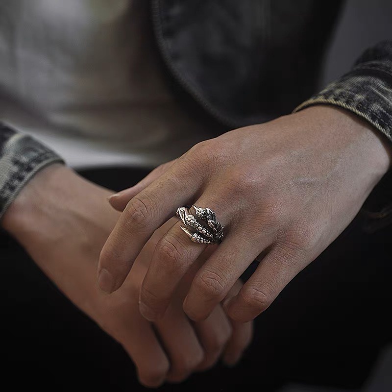 Nhẫn nam họa tiết móng rồng unisex màu bạc thời trang Kuu Clothes chất liệu Titan đẹp đơn giản - Nhẫn Craw
