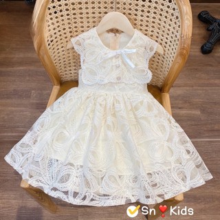 Váy ren kem sát nách cổ vuông bé gái