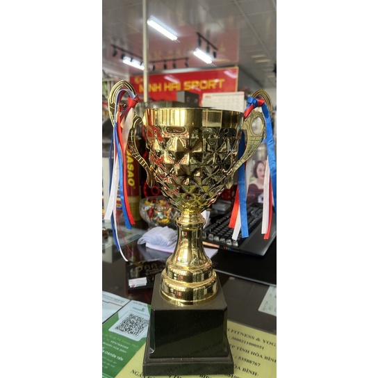 Cúp thể thao kim loại
