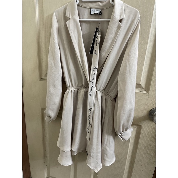 Đầm cổ vest dài tay màu nude của 2nd Date