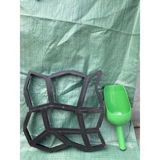 Khuôn gạch sân vườn 43x43x4cm tặng kèm gáo xúc bằng nhựa( Kèm hướng dẫn sử dụng)