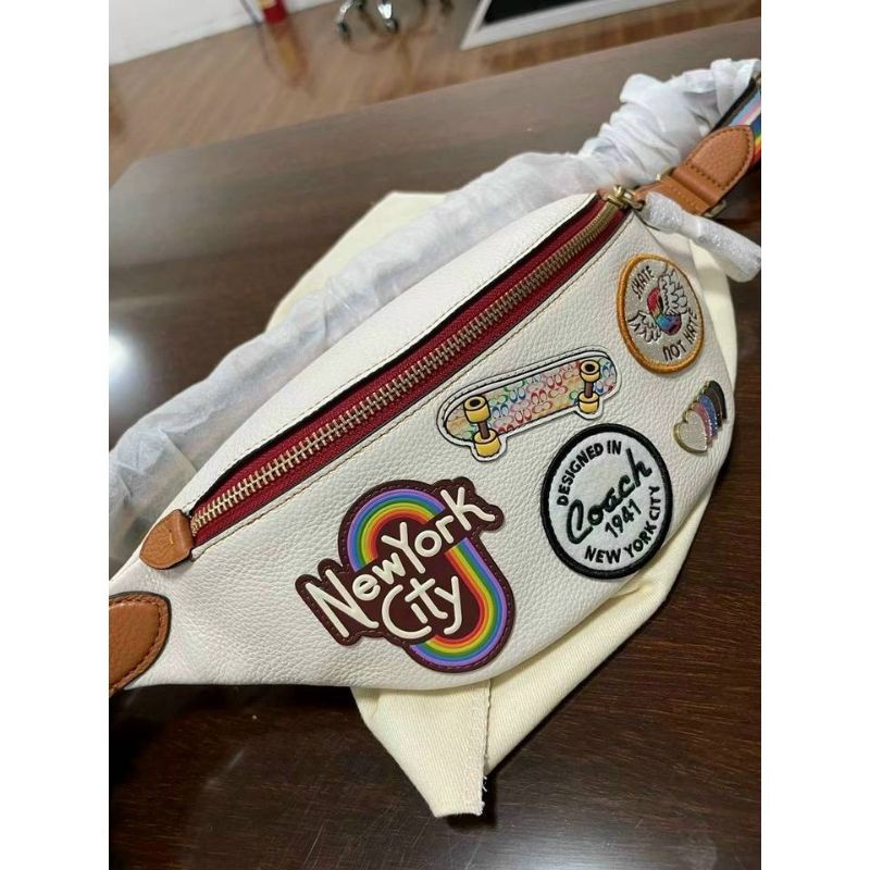 Túi bao tử Coa**ch da thật xịn xò