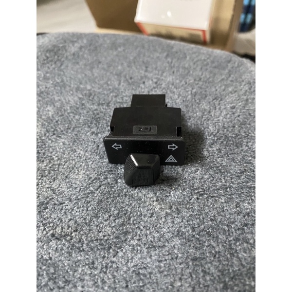 Công tắc hazard gắn cho xe máy