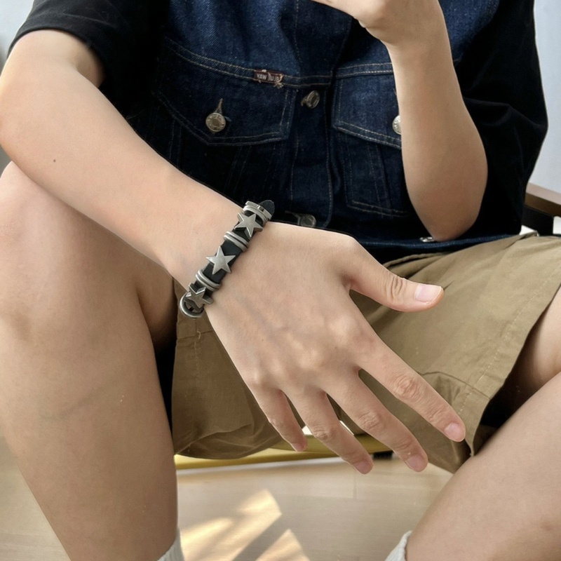 Vòng Tay Da Bản To Đính Đinh Tán Phong Cách Punk Rock