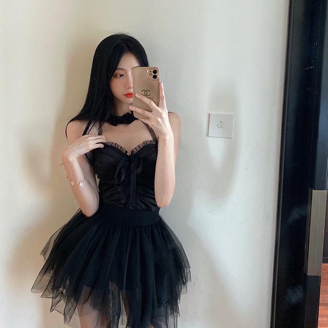 Set Áo Hai Dây Màu Đen Phối Chân Váy Ngắn Lưng Cao Cỡ Nhỏ Thời Trang Xuân Trẻ Trung Cho Nữ