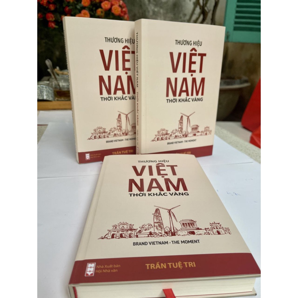 Sách - Thương hiệu Việt Nam - Thời khắc vàng (BRAND VIETNAM THE MOMENT) -  Tặng 1 postcard | BigBuy360 - bigbuy360.vn