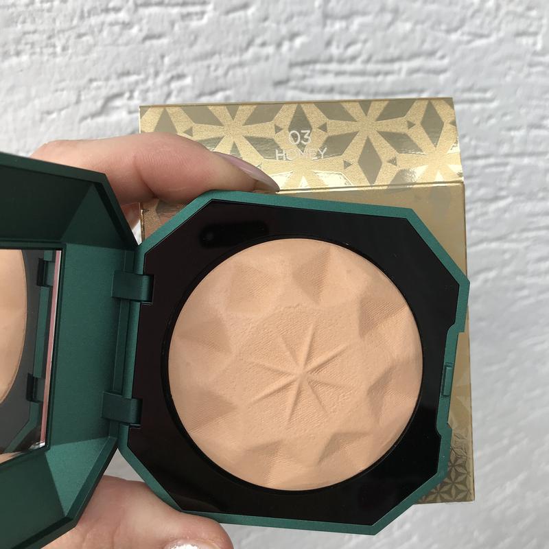 Phấn phủ kiko đều da  bền màu - Holiday Gems Precious Matte Powder lì lâu trôi