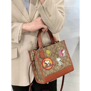 Túi Coach Tote X Peanuts hoạ tiết sticker