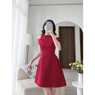 Meet - đầm đỏ khoét vai trơn