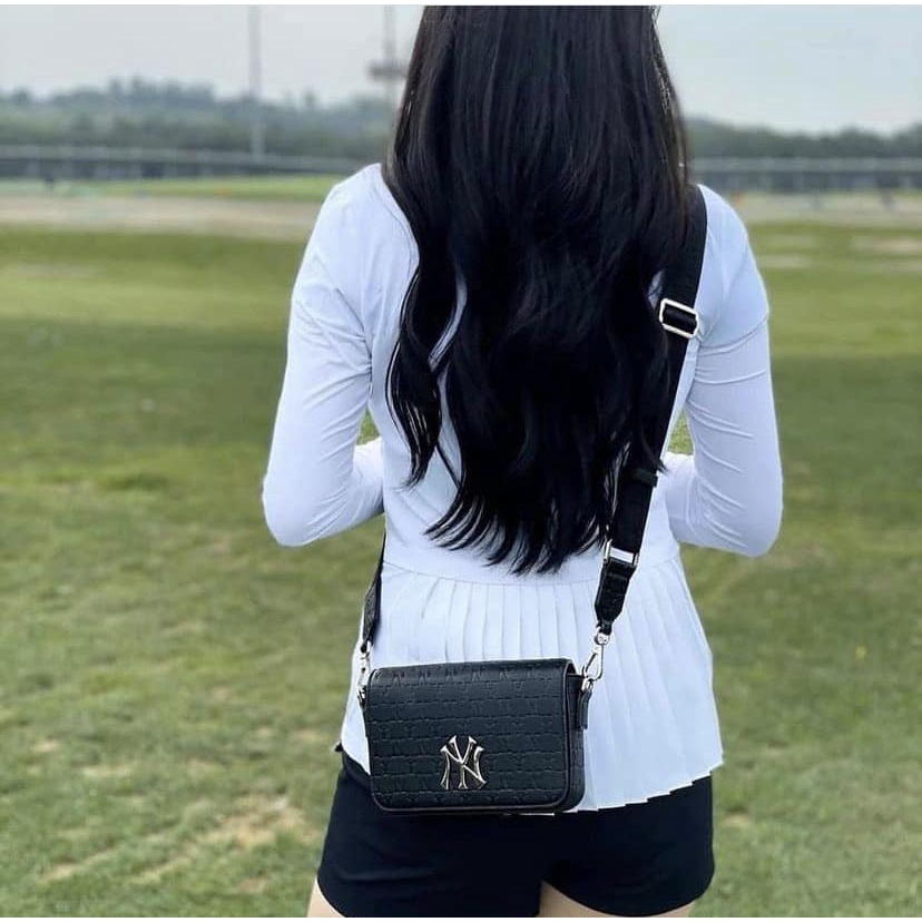 Túi kẹp nách cnk khoá chữ I hàng xuất dư loại 1 full bill tag T09