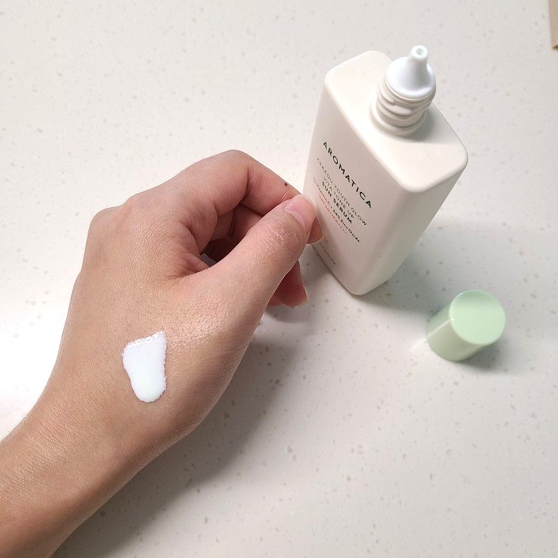 Serum chống nắng thuần chay nâng tông sáng da Aromatica Kakadu Youth Glow Vita Tone-up Sun Serum SPF50+ PA++++ 60ml