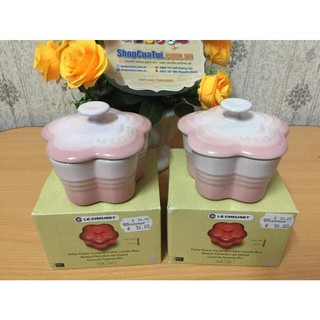 Đĩa hình hoa le creuset và hũ hình hoa le creuset