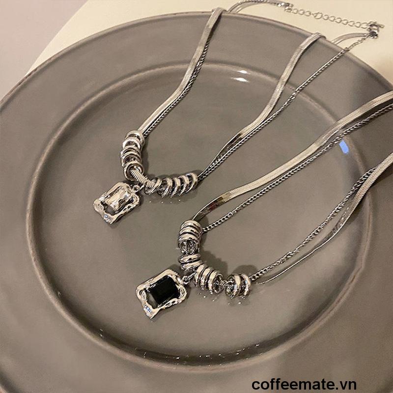 【coffeemate】⚡ Hip Hop Vuông Đính Đá Zircon 2 Lớp Vòng Cổ Nữ Thiết Kế Thu Đông Cảm Giác Áo Len Dây Chuyền