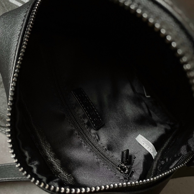 Túi đeo chéo nam Pedro Multipocketed