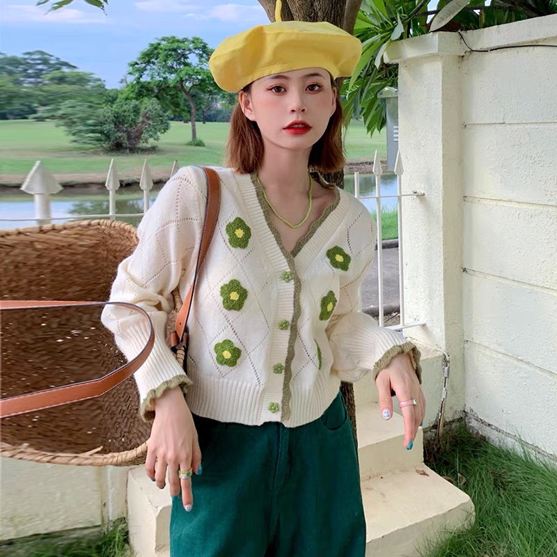 Áo khoác cardigan dáng ngắn mỏng phối họa tiết hoa viền xanh, 2 màu be tím phong cách Hàn Quốc dễ thương