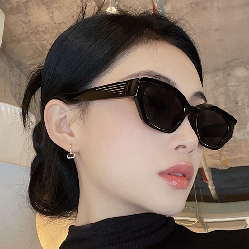 Kính Mát Gọng Đen Tròng Màu Kẹo Thời Trang Vintage Cho Nam Nữ