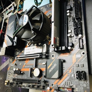 Combo i3 9100f, mainboad aorus b360 pro ram 8Gb và dòng main Gaming