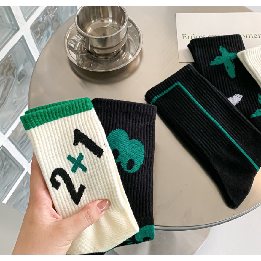 Vớ Tất cổ cao Unisex chữ HELLO phong cách thể thao, trẻ trung và năng động.