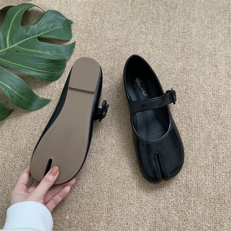 Giày móng ngựa quai ngang phong cách retro