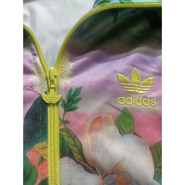 •Áo khoác nữ hiệu Adidas hoạ tiết hoa văn đẹp chính hãng bảng hiếm•