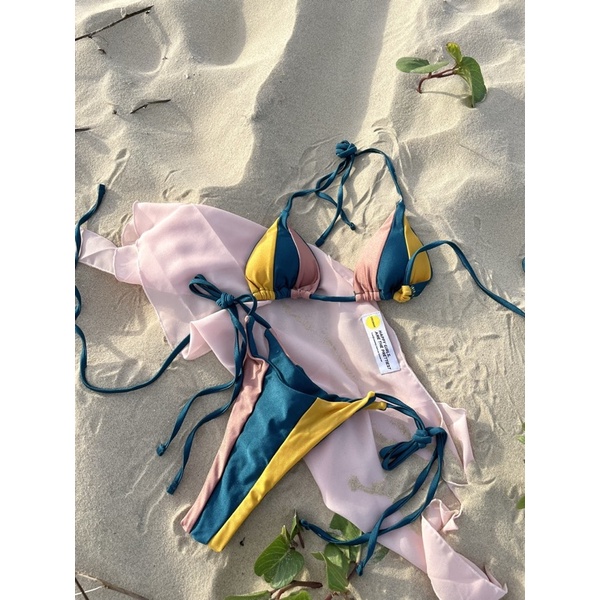 Bikini tam giác phối ba màu
