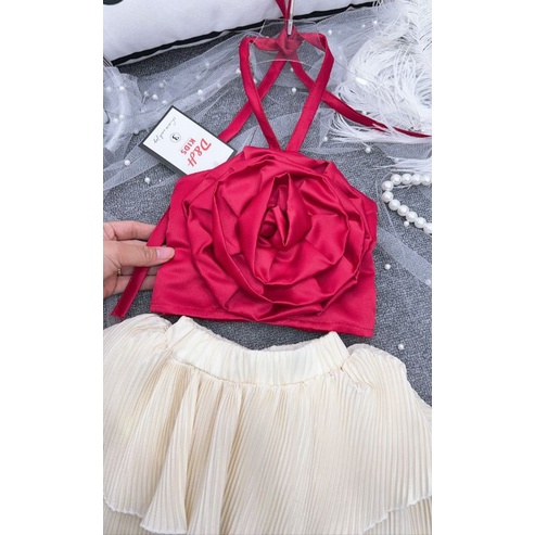 Set áo yếm tết bông hoa hồng kèm chán váy tầng dập ly bé gái