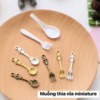 Set 2 thìa muỗng nĩa nhựa, mô hình miniature