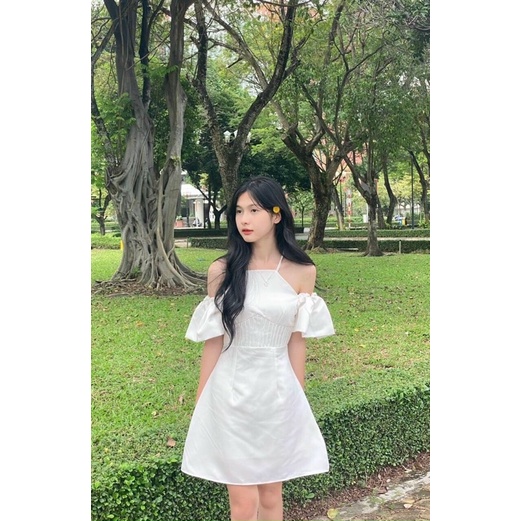 ĐẦM XOÈ CỔ YẾM XẾP LY EO