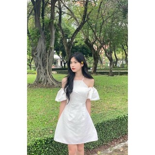 Đầm xoè cổ yếm xếp ly eo