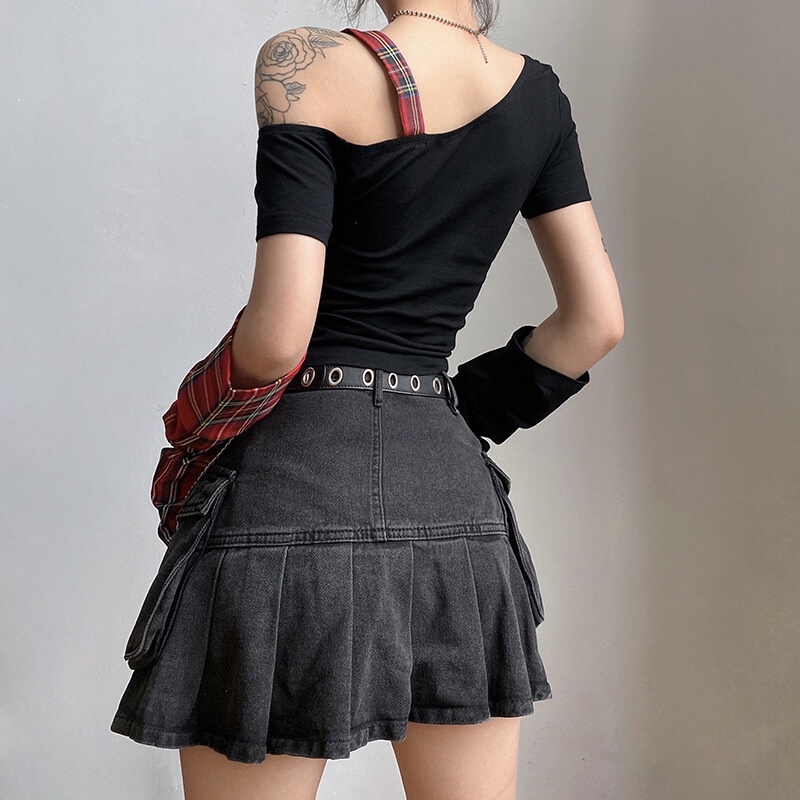 Set trang phục WEIRD PUSS áo kiểu hở một bên vai và chân váy phối họa tiết kẻ sọc ca rô thời trang dành cho nữ