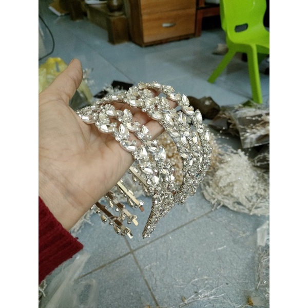 Bờm cài tóc cô dâu lấp lánh