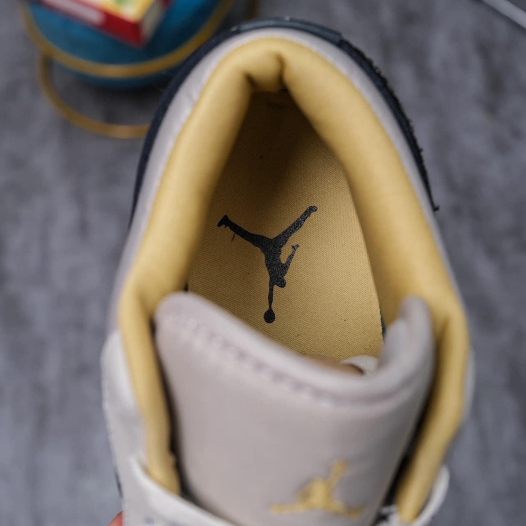 Giày Air Jordan 1 Low Beaded Swoosh Đính Đá S.Cấp